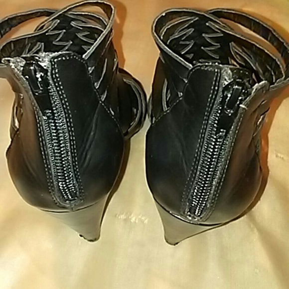 Zippered Mossimo heels 7 1/2 - Picture 3 of 4